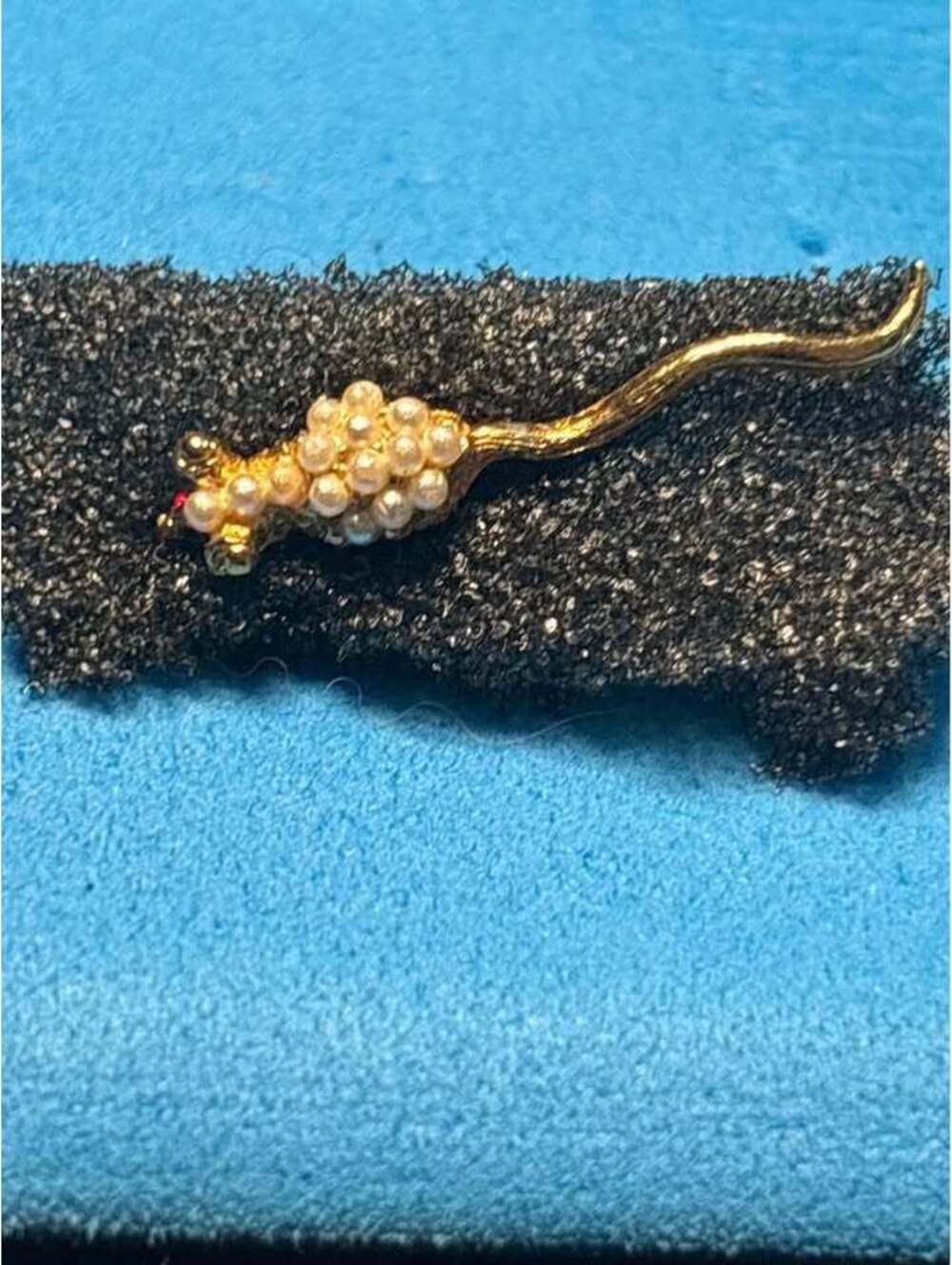 Vintage Faux Pearl Mouse Pin